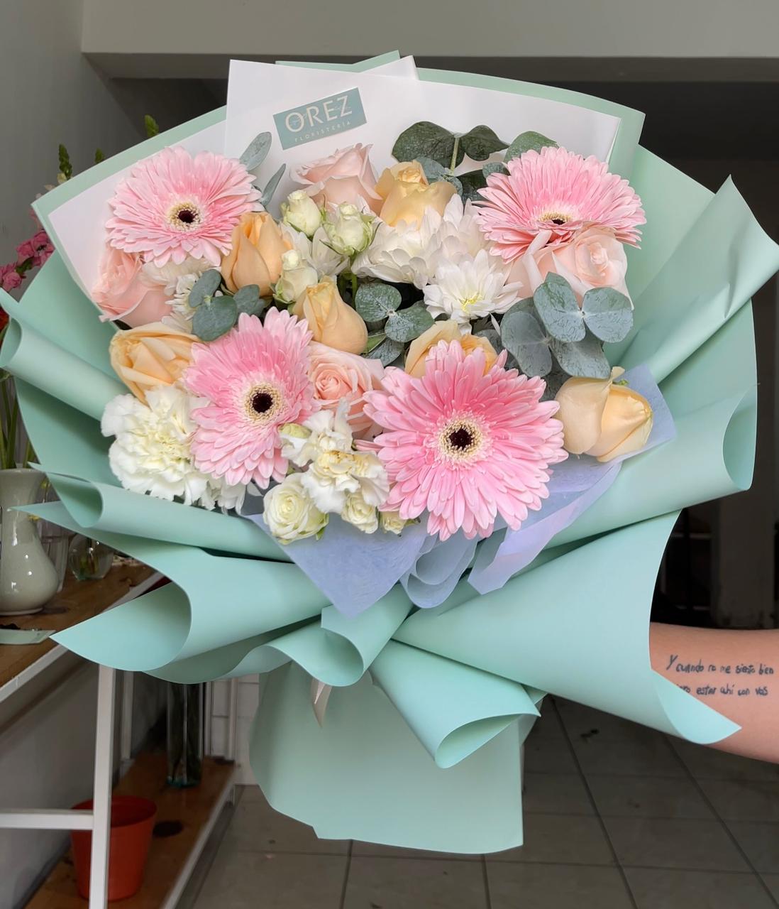 Gerberas, Rosas, Claveles y Margaritas